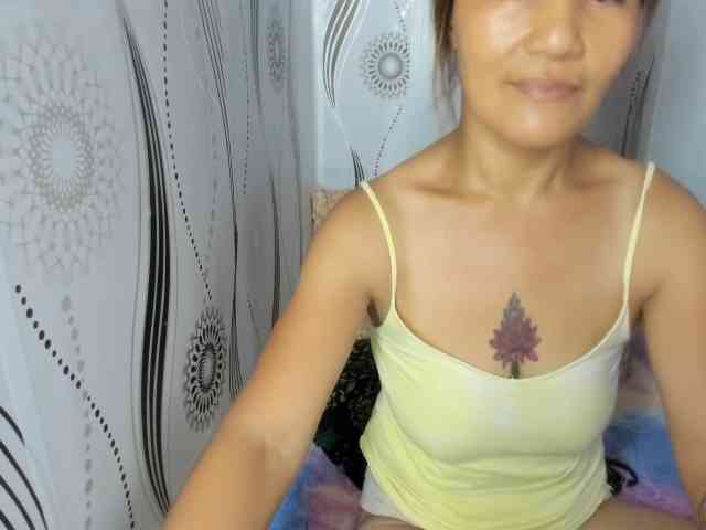 Sweettrouble42 webcam