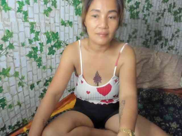 Sweettrouble42 webcam