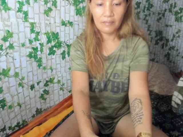 Sweettrouble42 webcam