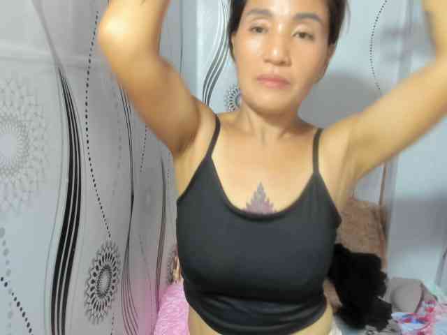 Sweettrouble42 webcam