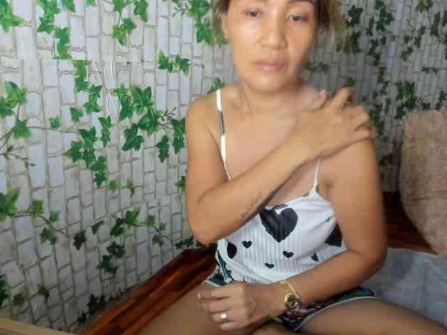 Sweettrouble42 webcam