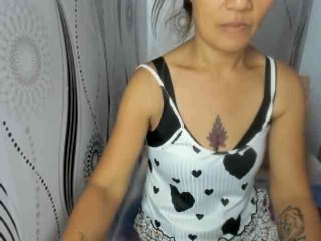 Sweettrouble42 webcam