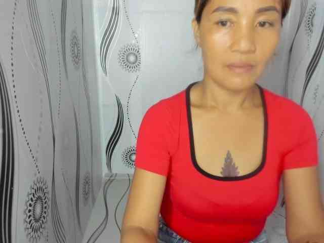 Sweettrouble42 webcam