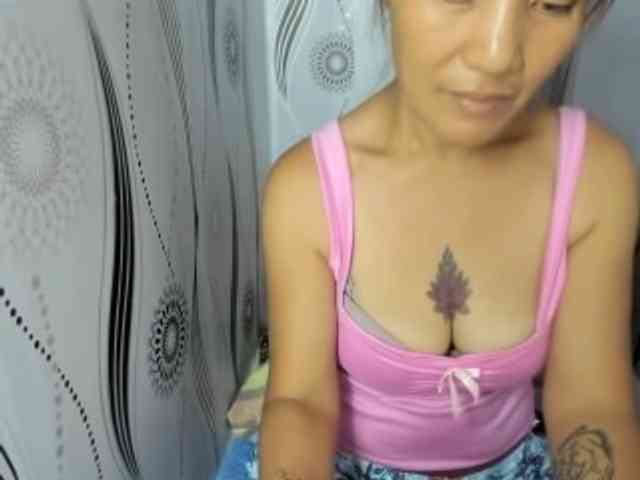Sweettrouble42 webcam
