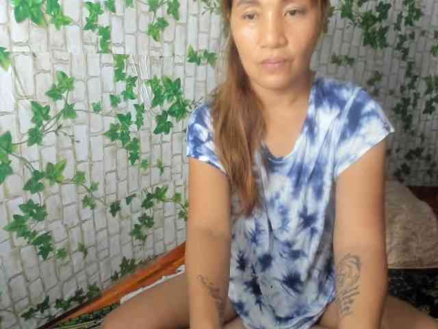 Sweettrouble42 webcam