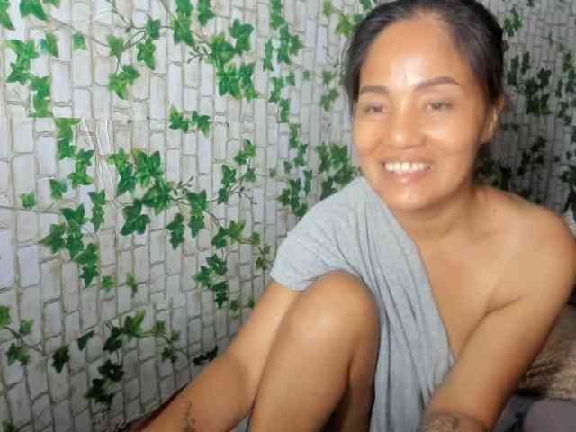 Sweettrouble42 webcam