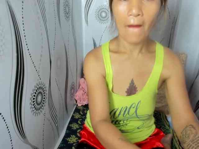Sweettrouble42 webcam