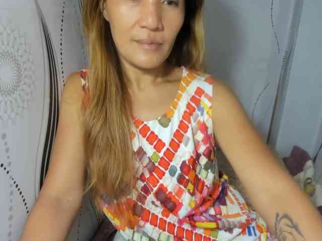Sweettrouble42 webcam