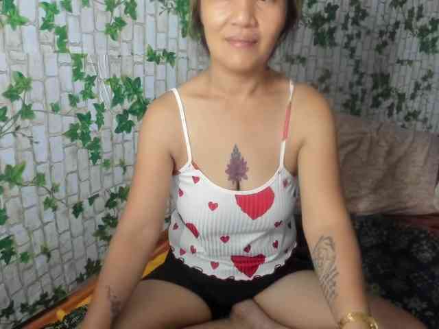 Sweettrouble42 webcam