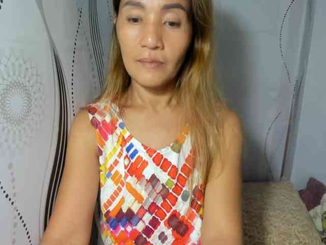 Sweettrouble42 webcam