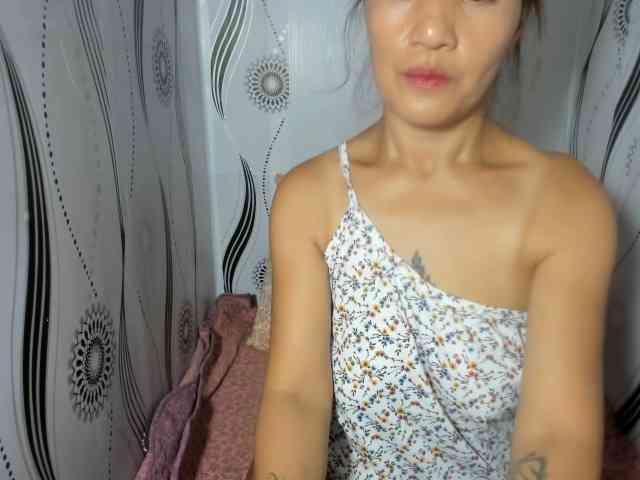 Sweettrouble42 webcam