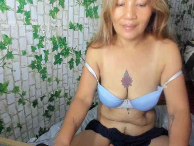 Sweettrouble42 webcam