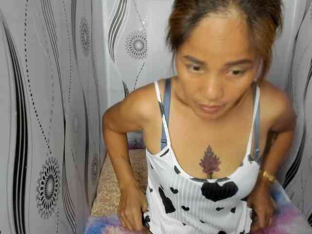 Sweettrouble42 webcam