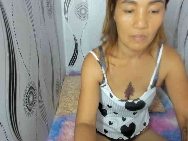 Sweettrouble42 webcam