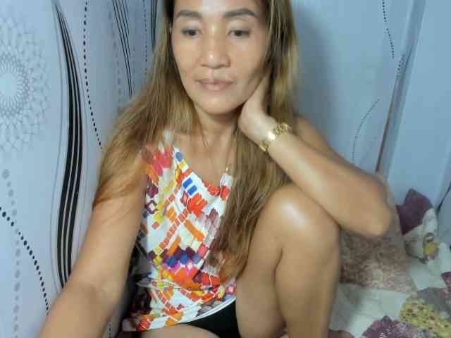 Sweettrouble42 webcam