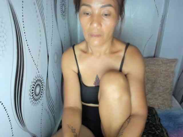 Sweettrouble42 webcam