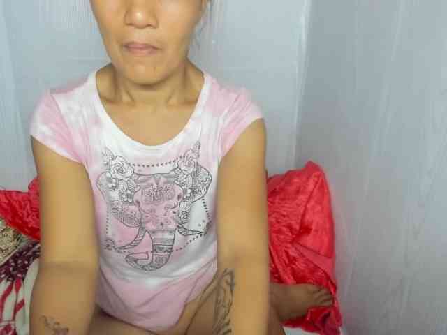 Sweettrouble42 webcam