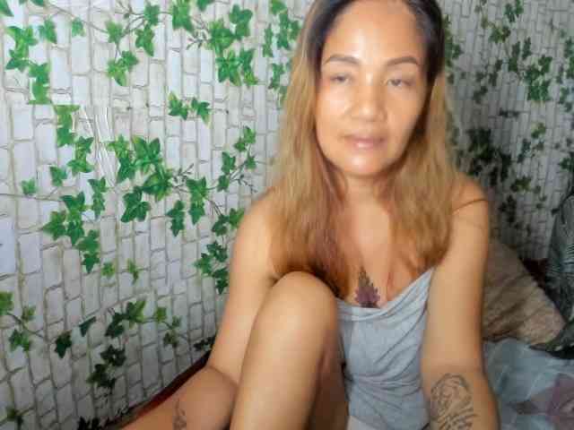 Sweettrouble42 webcam