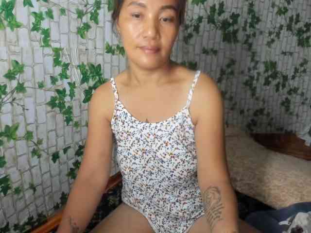 Sweettrouble42 webcam