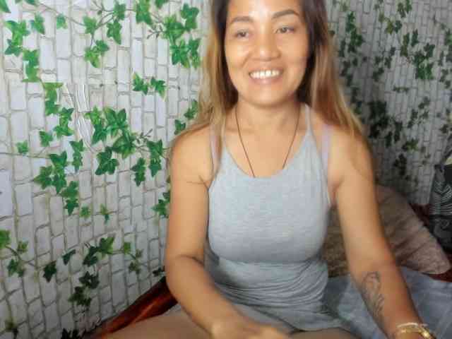 Sweettrouble42 webcam