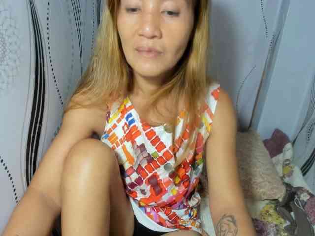 Sweettrouble42 webcam