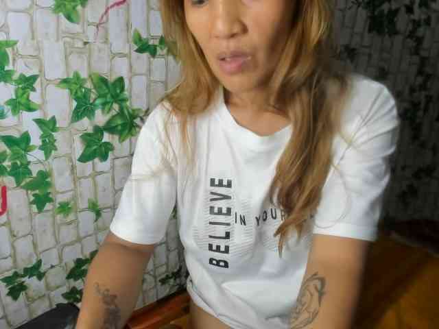 Sweettrouble42 webcam