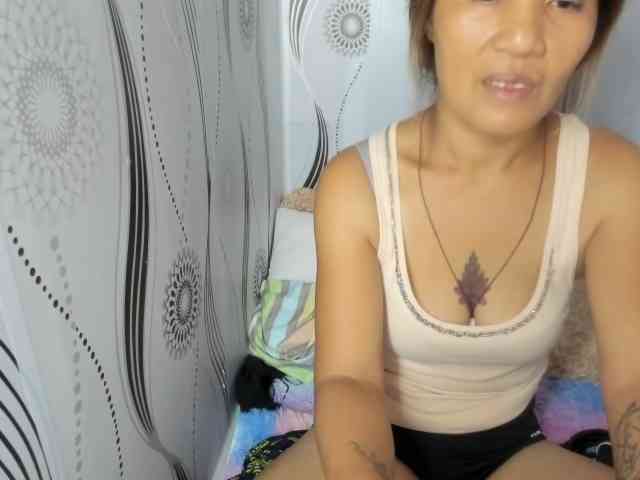 Sweettrouble42 webcam