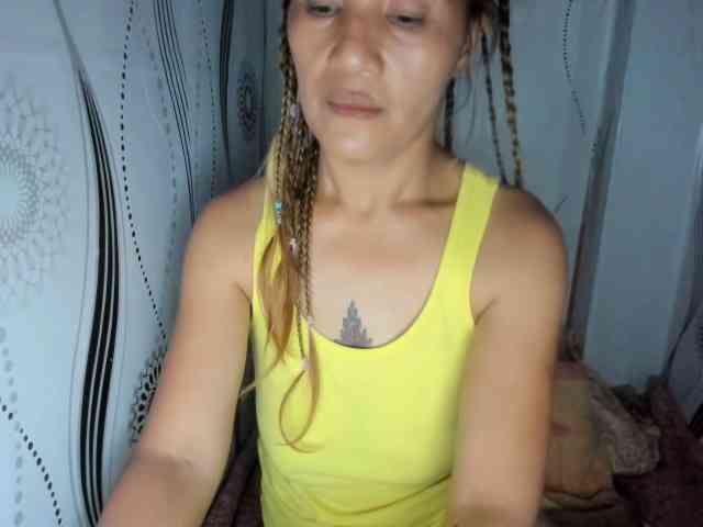Sweettrouble42 webcam