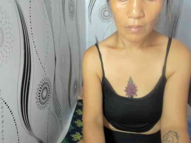 Sweettrouble42 webcam
