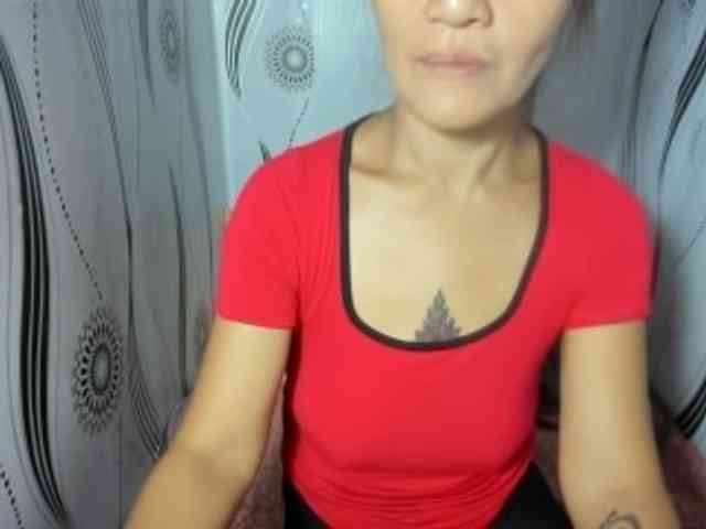 Sweettrouble42 webcam