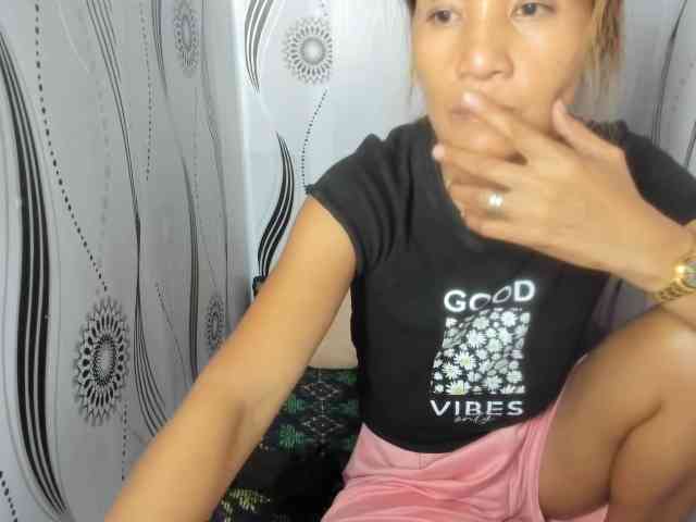 Sweettrouble42 webcam