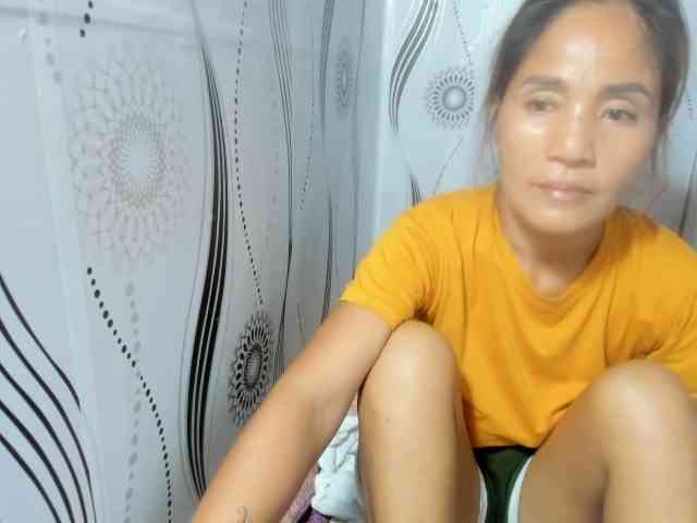 Sweettrouble42 webcam
