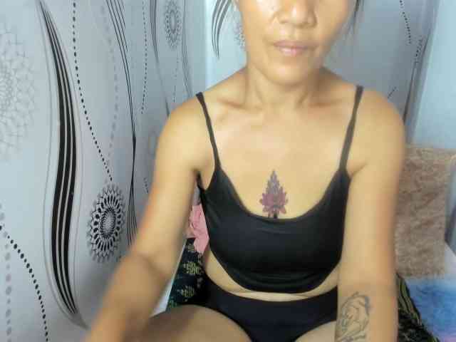 Sweettrouble42 webcam