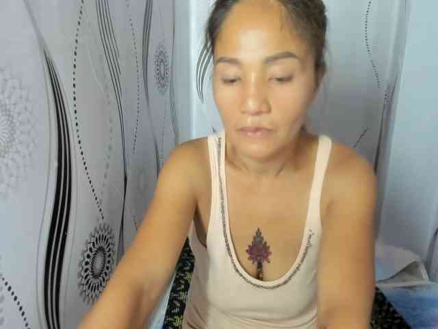 Sweettrouble42 webcam