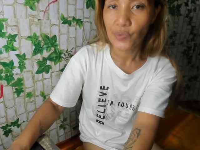 Sweettrouble42 webcam