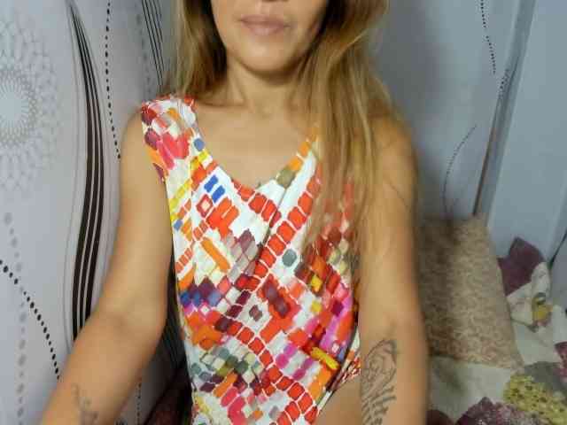 Sweettrouble42 webcam