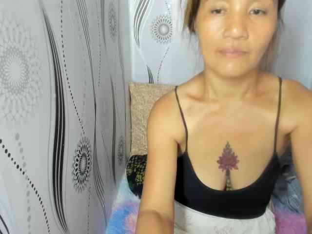 Sweettrouble42 webcam