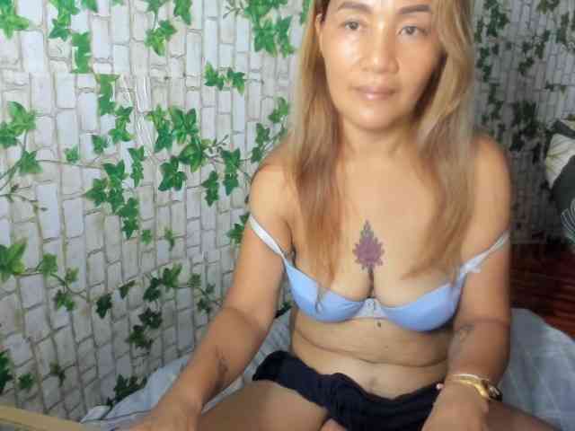 Sweettrouble42 webcam