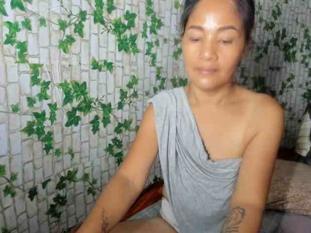 Sweettrouble42 webcam