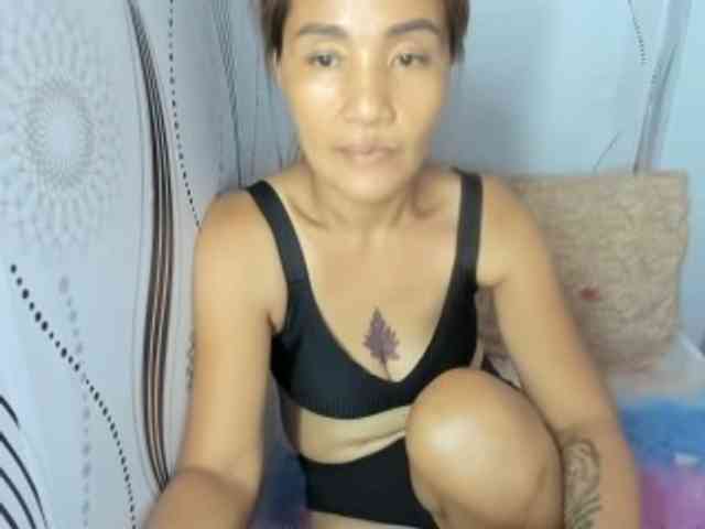 Sweettrouble42 webcam