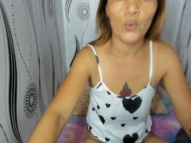 Sweettrouble42 webcam
