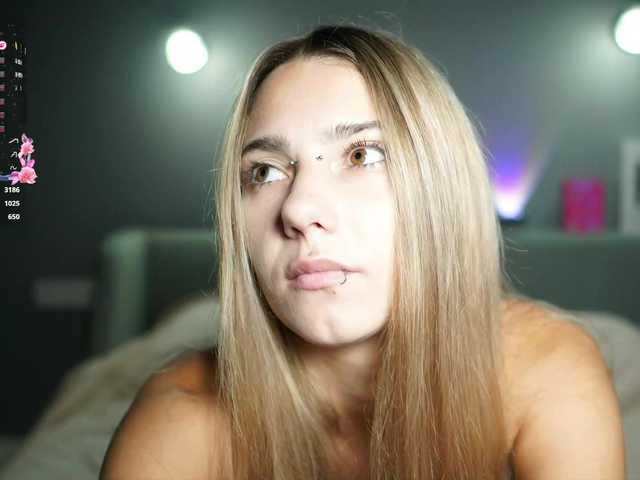 le modèle AngelinkaKitty est en webcam porno dans un show sur le site bongacams, il possède les tags suivants: White/Caucasian,Blonde,Shaved