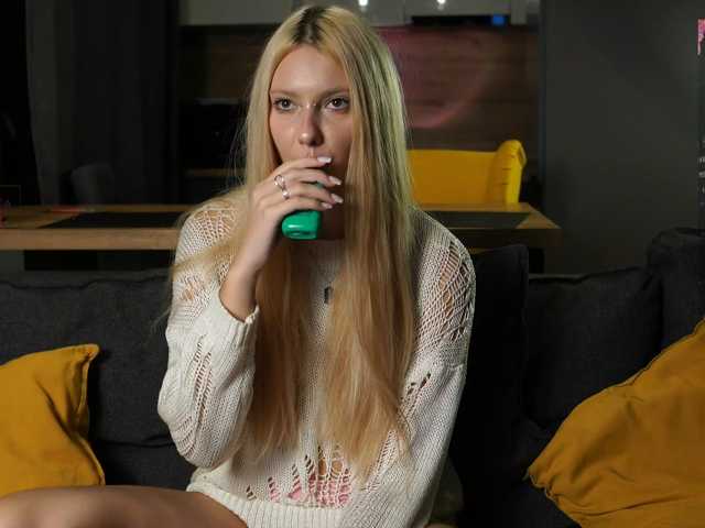 ange-linka live cam on BongaCams