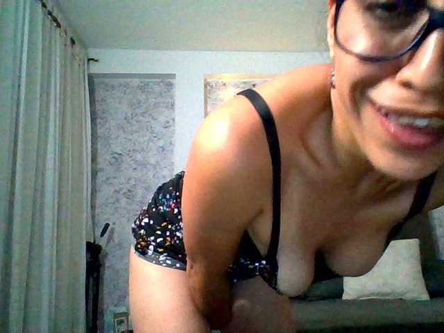 TaniaMarqueza live cam