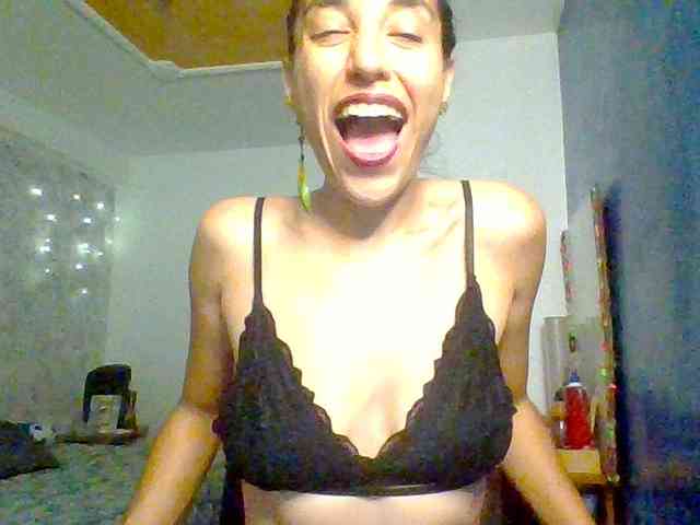 TaniaMarqueza webcam