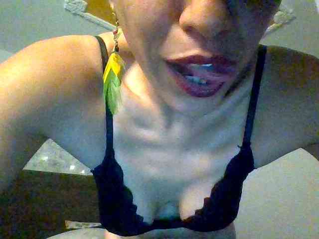 TaniaMarqueza webcam