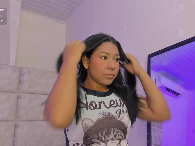 le modèle daphne-kim est en webcam porno dans un show sur le site bongacams, il possède les tags suivants: Latino/Hispanic,Brunette,Shaved