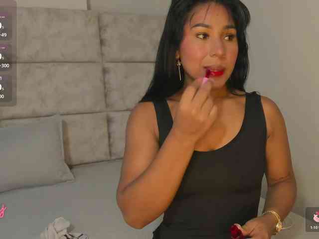 Model: daphne-kim