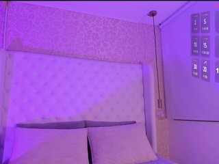 Amaia-Foxx Porn Show