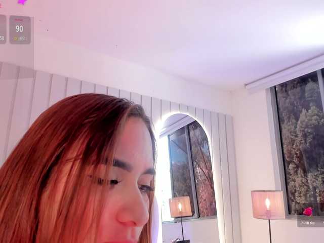 Amaia-Foxx live cam on BongaCams